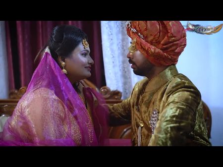 Jamidarbabu رومانسية sofcore الجنس مع زوجتها الجميلة الهندية الصوتية 