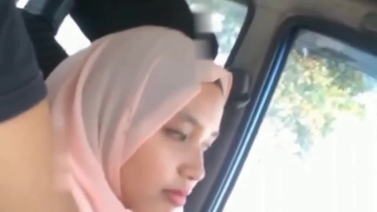 jilbab ngentot di mobil , free hd porno video 42