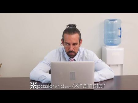 - Office Tease se pone en la polla de jefe: porno AE 