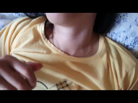 Tiktok Girl genießt den fetten Schwanz Orgasmus Creampie des Freundes 