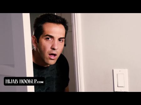 Horny Weirdo Squeaks On Hotty Stunner In Hijab Vanessa Vox