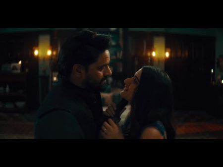 Фатима Сана Шейк горячий поцелуй сексуальной сцены Аджиб Дастаан 