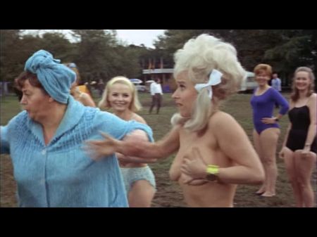 与芭芭拉·温莎（Barbara Windsor）一起拍摄的电影