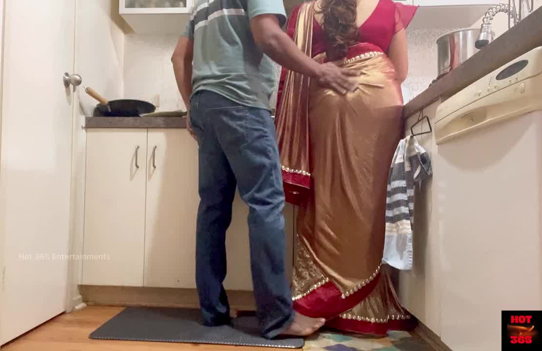 1112px x 720px - indian couple romance in the kitchen - saree hook-up - saree lifted up and  backside smacked - anybunny.com