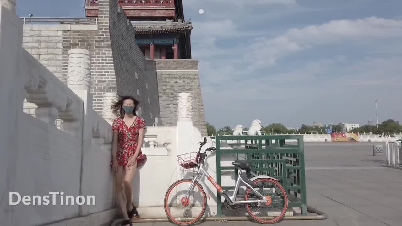 Menina Chinesa Ande Nude Antigo Monumento Public Street City