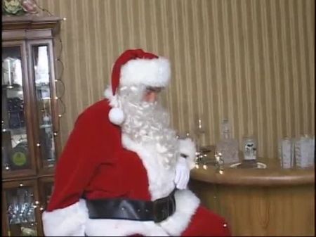 Big Ass reife Dame saugt und fickt einen fetten Santa -Schwanz 