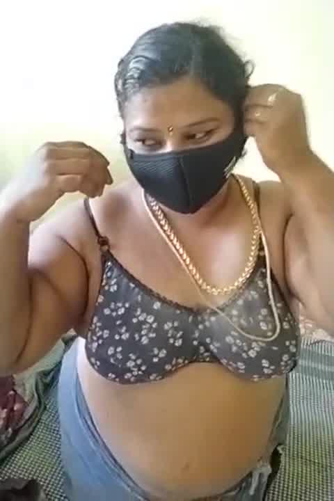 Chennaiauntys - chennai aunty sans dress sleeping on bed: free porno eb - Porn Video Tube