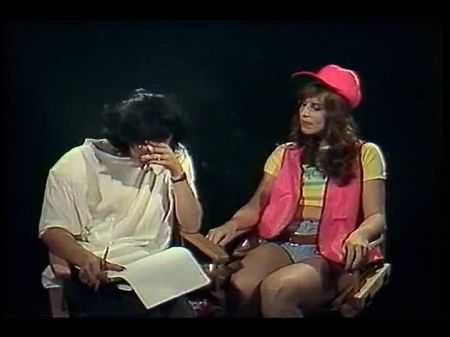 النساء في الزي الموحد 1986 ، فيديو إباحي مجاني 8C 