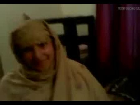 巴基斯坦女仆表演胸部，免费色情视频01 