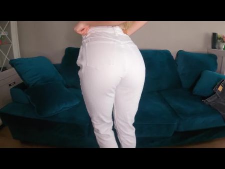 Hermana se prueba los pantalones cortos de jeans sexys con enchufe en el culo 4K 
