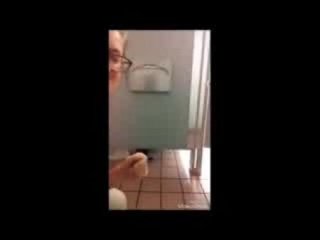 Bored At Work: Free Chicks Wanking In Bathroom Porn Video