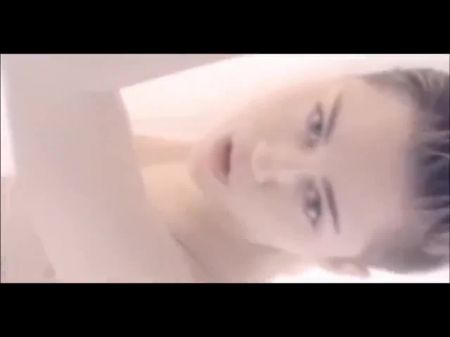 Miley Cyrus Finger ihre Muschi, kostenloser HD -Porno C1 
