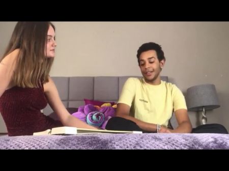 Babe bekommt ihre winzige Muschi auf das Bett geschlagen: kostenloser Porno 49 