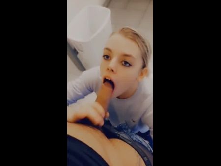 Teen Giving Head Boss’ Willy In Community Toilet For A Raise