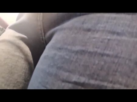 Stiefmama versucht mit einem Butt Plug im Arsch auf ihre Jeans im Laden 