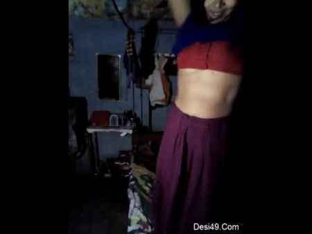 Desi Bhabhi  - 热指，免费的印地语指法色情视频