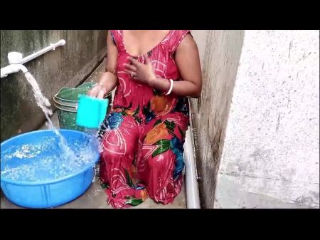 Frau Ko Chuda Jab Vo Bahar Balkani ich nha rhi rhi hindi hd porn Video Sex 