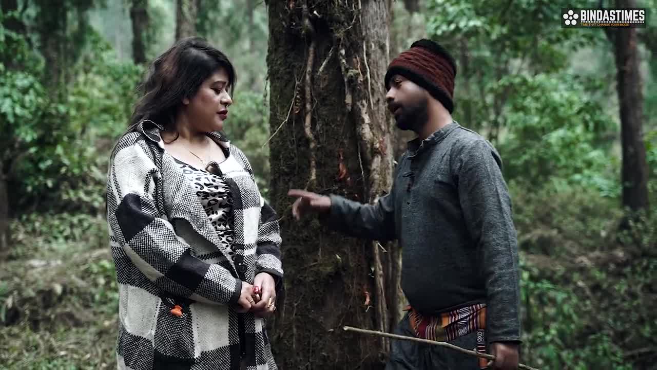 Jungle Me Rasta Bhataki Bade Dudhwali Aurat Local Guia Ke Sath Nachte Huye Khub Choda Rasta Dikhane Ke Bahane