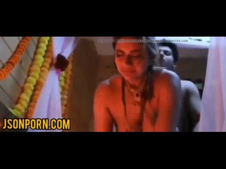 Горячая индийская дези милф Бхабхи наслаждается своим деваарским сексом 