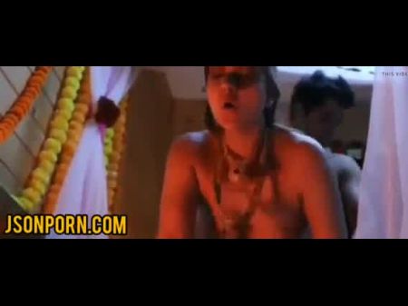 Hot Indian Desi Milf Bhabhi disfrutando de su sexo Devaar 