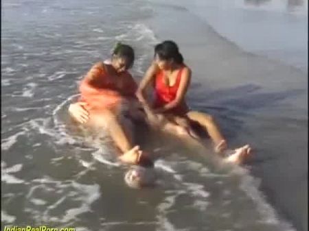 在海滩上真正的印度乐趣，免费xxx Twitter色情视频F1 