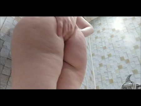 Phat Girl Posing And Peeing On Pc Camera In The Shower