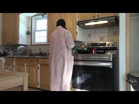 Camina casera de la esposa árabe DoggyStyle en la cocina: porno B7 
