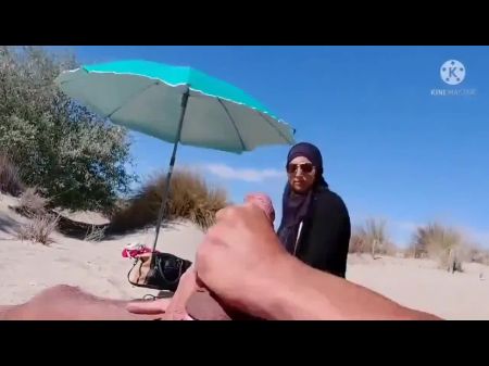 Мама Хиджаба помогает сыну кончить в отпуск и на пляже табу 