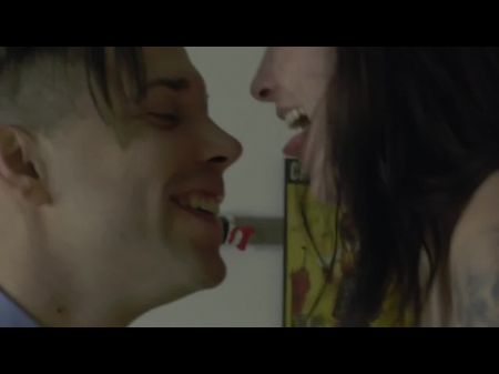Молодая возбужденная пара: бесплатная плотная влажная киска Hd Porn Video 04 