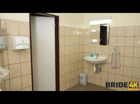 Bride4K gesperrtes WC -Abenteuer, kostenloser Bride4k Porn AF 