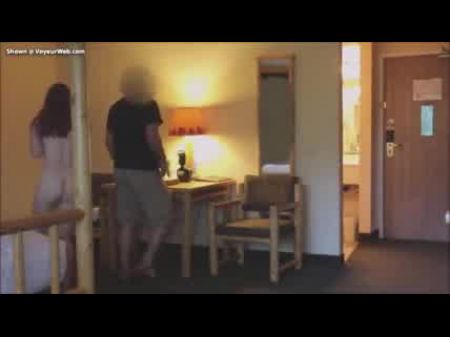Delivery Dude Helped A Female To Take Nude Photos: Porno Cb