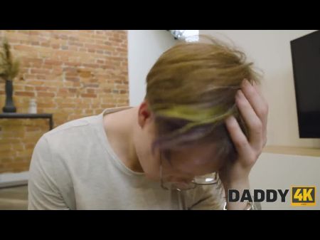 أظهر Daddy4K Daddy أفضل طريقة لمحاربة الخوف في المجموعات الثلاثية 