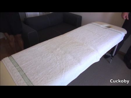 Cuckold Rubdown At Home With Professional Hump Masseuse
