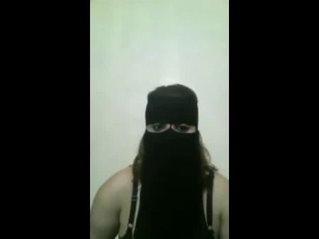 MILF mostra o corpo gordinho em niqab, pornô grátis 0e 