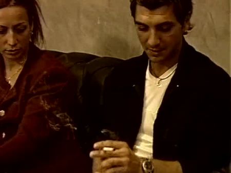 الجنس الثلاثي لجهاز MILF الإيطالي قرنية وقرنية SC 5 