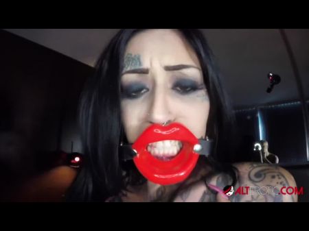 Big Tit Tattooed Slut Janey Doe le encanta Rough: HD Porn 31 