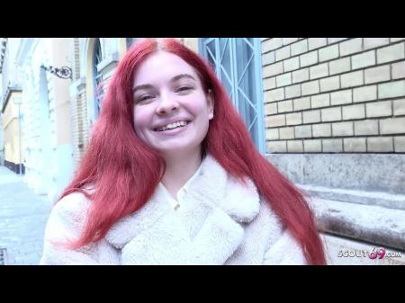 أحمر الشعر في سن المراهقة الصغيرة ملكة جمال أوليفيا في لعبة الصب الوعرة 