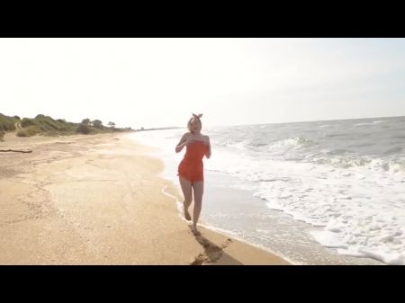 香奈儿·芬恩（Chanel Fenn）独自在海滩上，免费的Thumbzilla免费高清色情