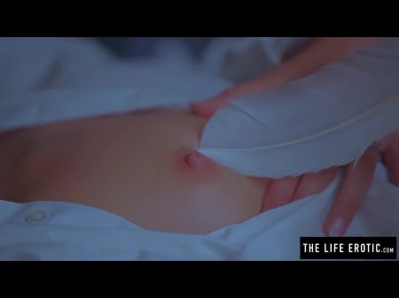 Kräftige Masturbation mit einer Feder, HD Porn F3 