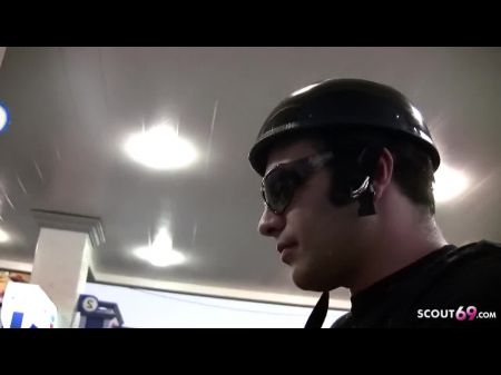 مثير راكب الدراجة النارية Teen Brynn Tyler إغواء لممارسة الجنس على جولة الدراجات النارية 