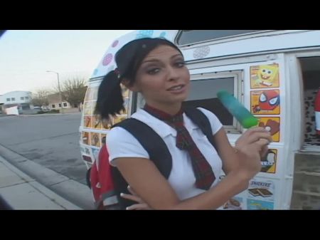 Die Eismaschine verkauft Eiscreme an Teenager im Austausch gegen Sex 02 