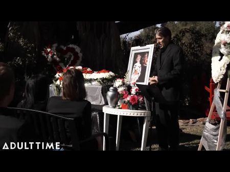 أرمل يدمر كس مارلي برينكس في مشهد جنازة زوجته الكامل 
