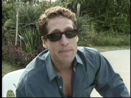 Big Dick Stud folla alrededor de la morena del culo doggystyle - luego facial 