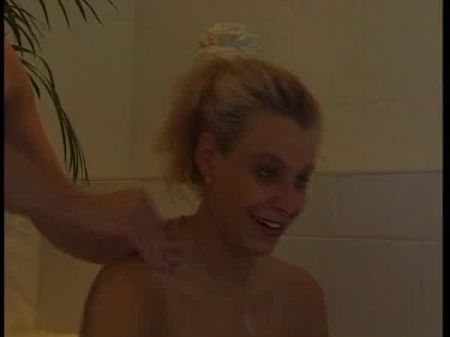 Blonde Wird im Badezimmer Erwrut und Dann Gefickt: Porn 7d 