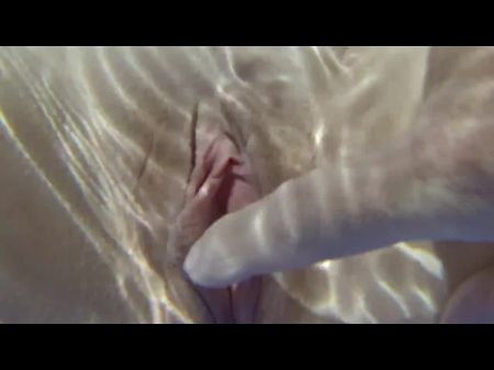 Diversão na piscina: novo Spankbang e XXX Pool Porn Video 7B 