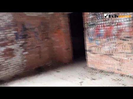 Follé su novio en un edificio abandonado Pegging: HD Porn E7 