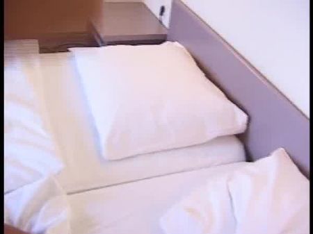 Locken Cougar Testet Neues Spielzeug Im Hotelzimmer: Porn 81