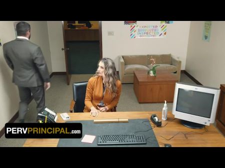 PERV Principal Hot Stiefmom Mandy Rhea macht einen schmutzigen Deal und nimmt den riesigen Cumshot von Geily Principal 