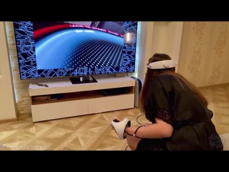 Tricky Stepson Bangs His Naive Stepmother While She Is In Virtual Reality