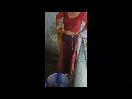 Banheiro de Bhabhi Suhagrat Karke por Naha Kar Maja Le Raha Hai Hindi Solo sexo 